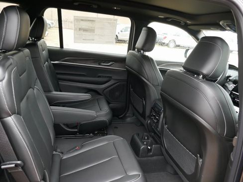 New 2025 Jeep Grand Cherokee L Limited image 11
