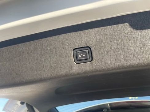 Used 2022 Chevrolet Traverse High Country AWD/4WD image 18