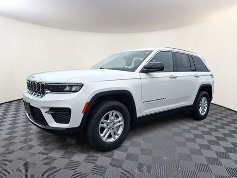 Used 2023 Jeep Grand Cherokee Laredo w/ Luxury Tech Group I AWD/4WD image 6