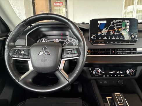 Used 2024 Mitsubishi Outlander SE FWD image 21