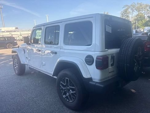 Used 2026 Jeep Wrangler Unlimited Sahara AWD/4WD image 21