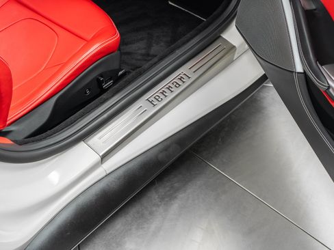 Used 2019 Ferrari Portofino RWD image 31