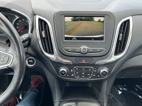 Used 2019 Chevrolet Equinox LT FWD image 15