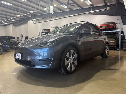 Used 2023 Tesla Model Y Long Range AWD/4WD image 85