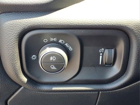 Used 2025 RAM 2500 Big Horn AWD/4WD image 17