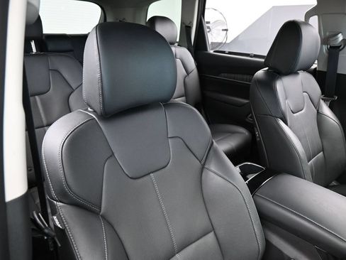Used 2025 Kia Telluride EX w/ EX Captain's Chair Package FWD image 46