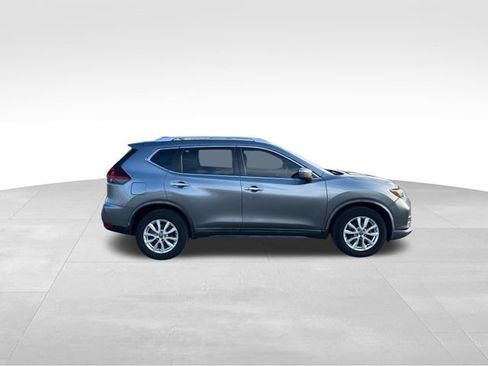 Used 2018 Nissan Rogue SV image 6