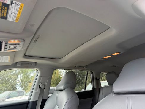 Used 2020 Toyota Highlander XLE AWD/4WD image 14