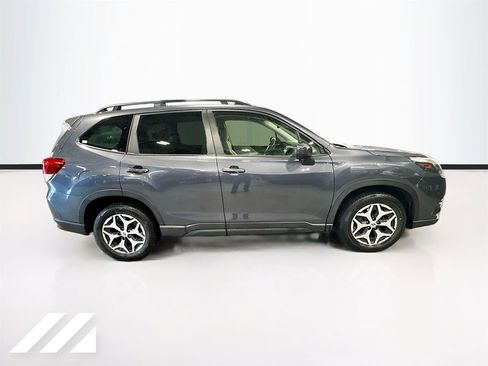 Used 2023 Subaru Forester Premium AWD/4WD image 4