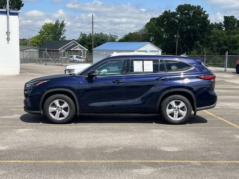 Used 2022 Toyota Highlander LE AWD/4WD image 6