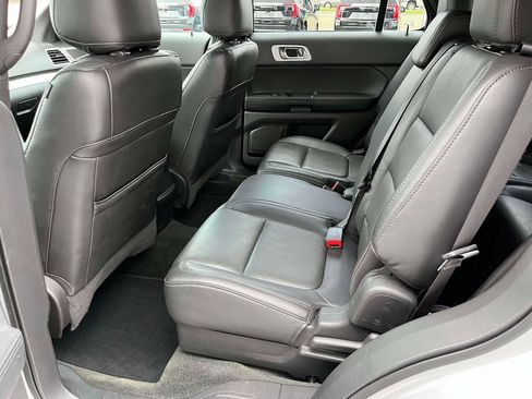 Used 2014 Ford Explorer XLT w/ Equipment Group 202A FWD image 16