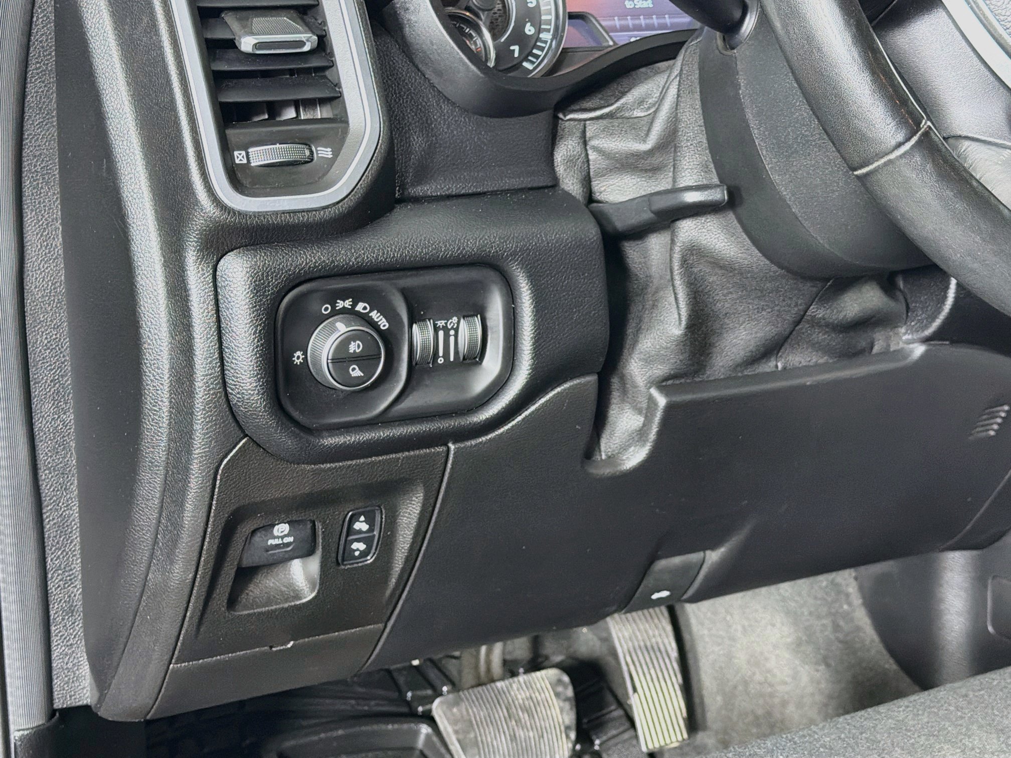 Used 2019 RAM 1500 Big Horn AWD/4WD image 16