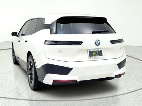 Used 2024 BMW iX xDrive50 w/ Premium Package AWD/4WD image 7