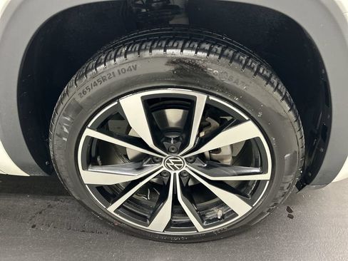 Certified 2024 Volkswagen Atlas Cross Sport SEL Premium R-Line AWD/4WD image 8