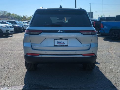New 2026 Jeep Grand Cherokee Limited w/ Luxury Tech Group II AWD/4WD image 7