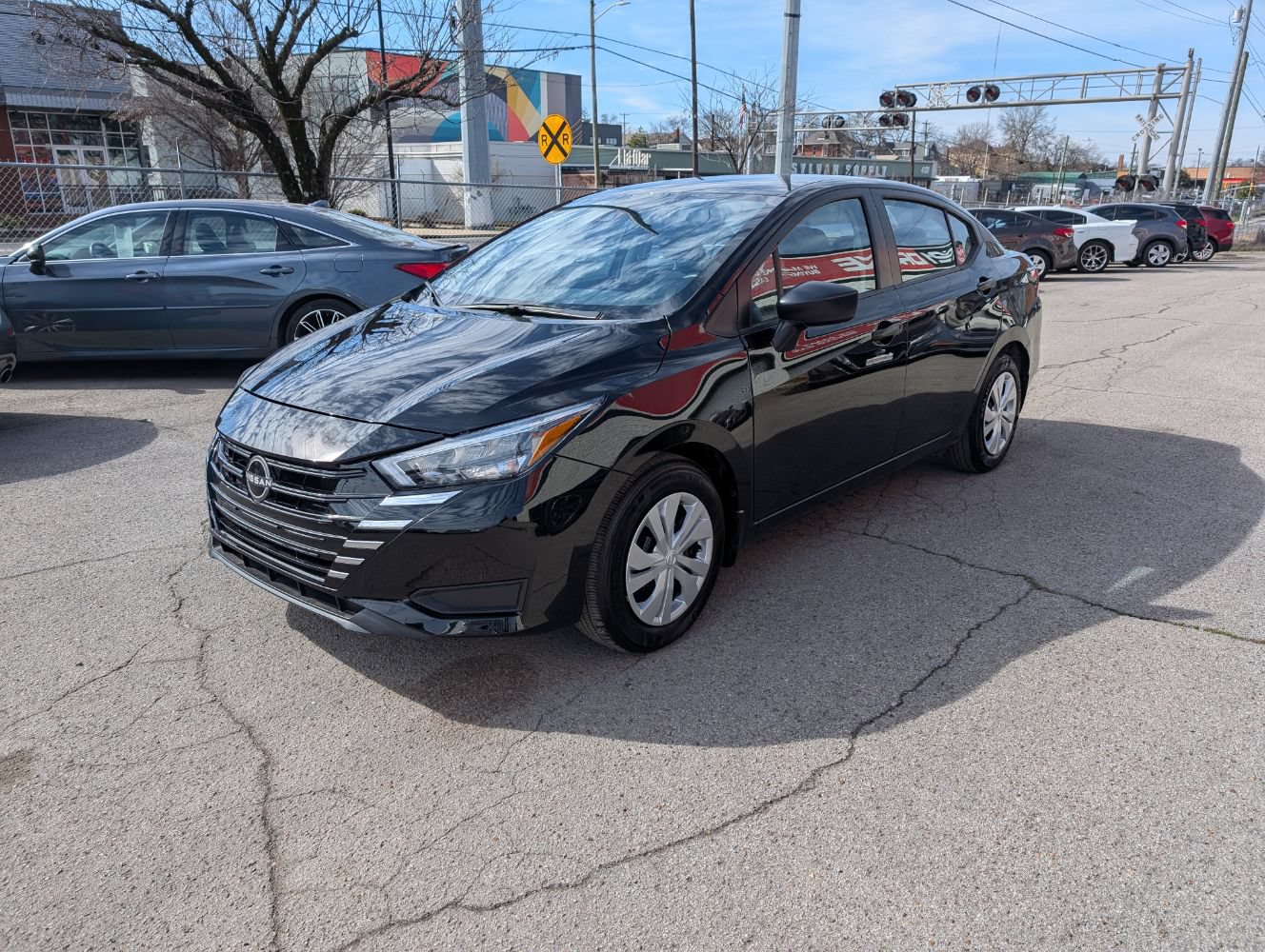 Used 2025 Nissan Versa S w/ Trunk Package FWD image 1