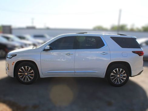 Used 2023 Chevrolet Traverse Premier FWD image 14