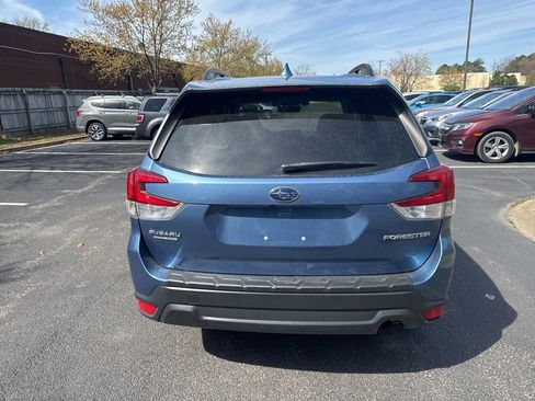 Used 2019 Subaru Forester Premium w/ All-Weather Package image 5
