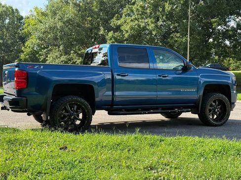 Used 2018 Chevrolet Silverado 1500 LT w/ LT Plus Package AWD/4WD image 9