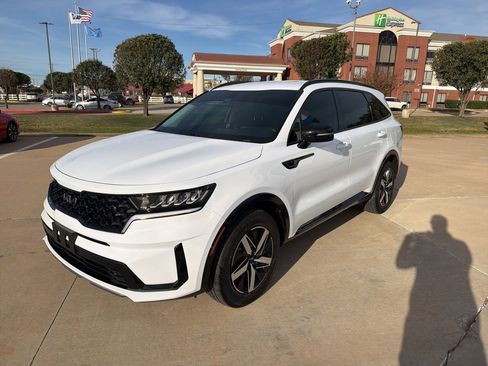 Used 2023 Kia Sorento S image 4