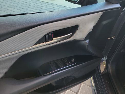 Used 2025 Toyota Camry SE image 11