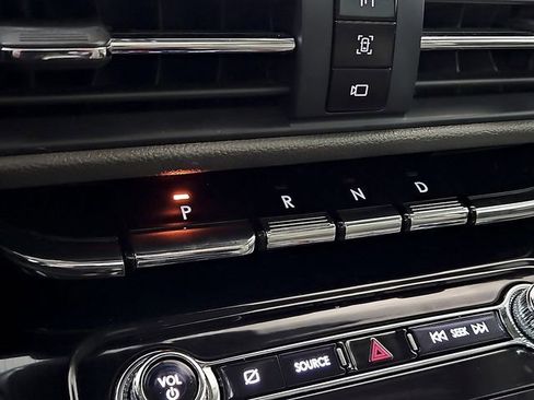 Used 2020 Lincoln Corsair FWD w/ Premium Package image 16