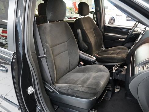 Used 2017 Dodge Grand Caravan SE image 27