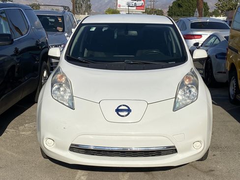 Used 2015 Nissan Leaf SV image 3