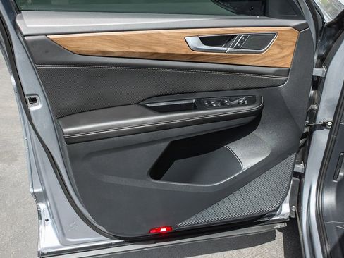 Used 2025 Volkswagen Atlas SE image 22