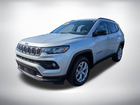 Used 2024 Jeep Compass Latitude AWD/4WD image 8