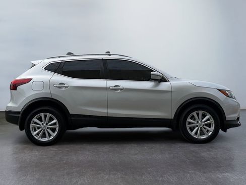Used 2018 Nissan Rogue Sport SV w/ SV All-Weather Package AWD/4WD image 4