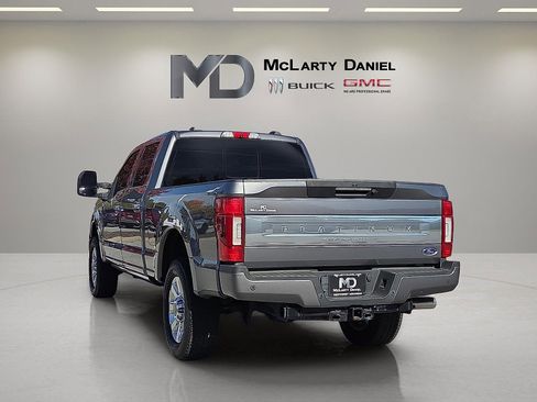 Used 2022 Ford F250 Platinum w/ FX4 Off-Road Package image 4