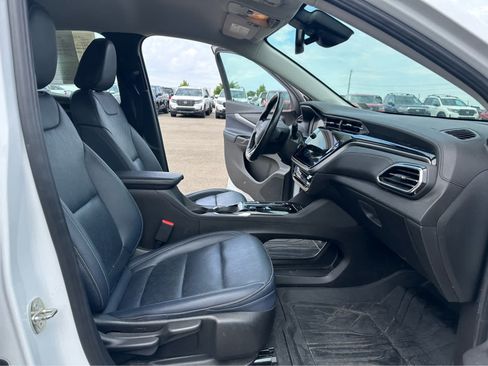 Used 2022 Chevrolet Bolt EUV LT w/ Convenience Package FWD image 20