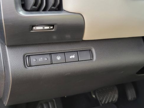 Certified 2025 Nissan Pathfinder SL w/ SL Premium Package image 27