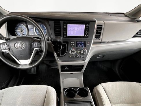 Used 2019 Toyota Sienna LE image 8