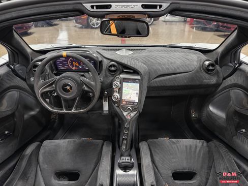 Used 2022 McLaren 765LT image 24