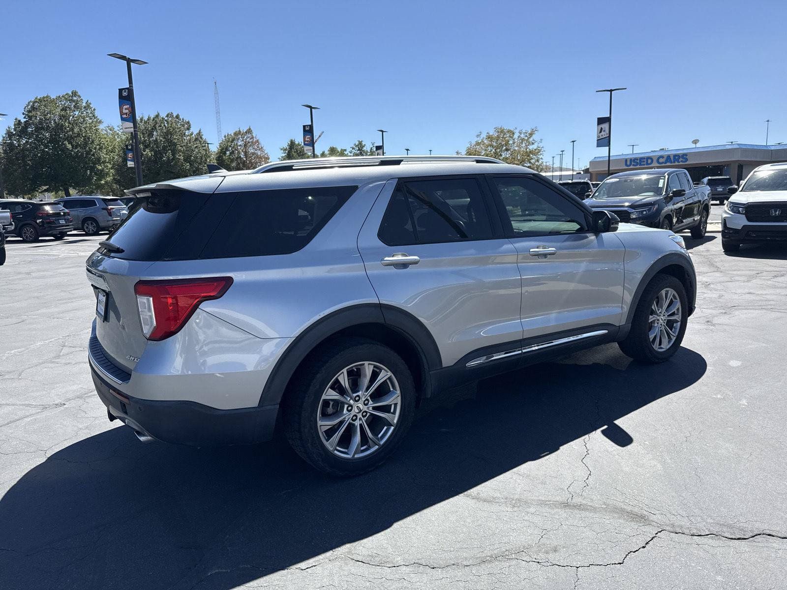 Used 2021 Ford Explorer Limited w/ Equipment Group 301A AWD/4WD image 5