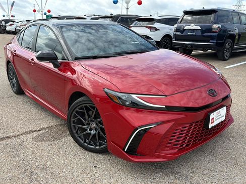 Used 2025 Toyota Camry Hybrid FWD image 1