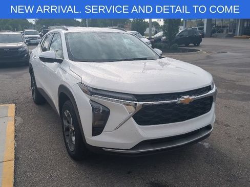 Used 2025 Chevrolet Trax LT w/ Driver Confidence Package FWD image 9