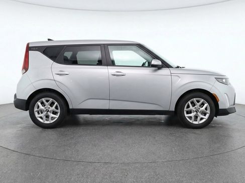 Used 2025 Kia Soul LX w/ LX Technology Package image 8