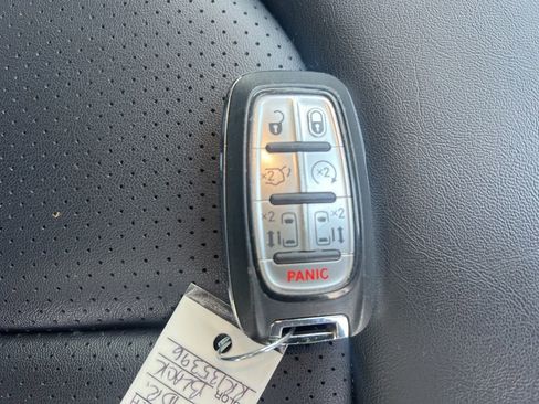 Used 2024 Chrysler Pacifica Touring-L image 23