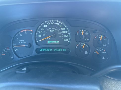 Used 2004 Chevrolet Silverado 2500 LT w/ Heavy-Duty Power Package image 22