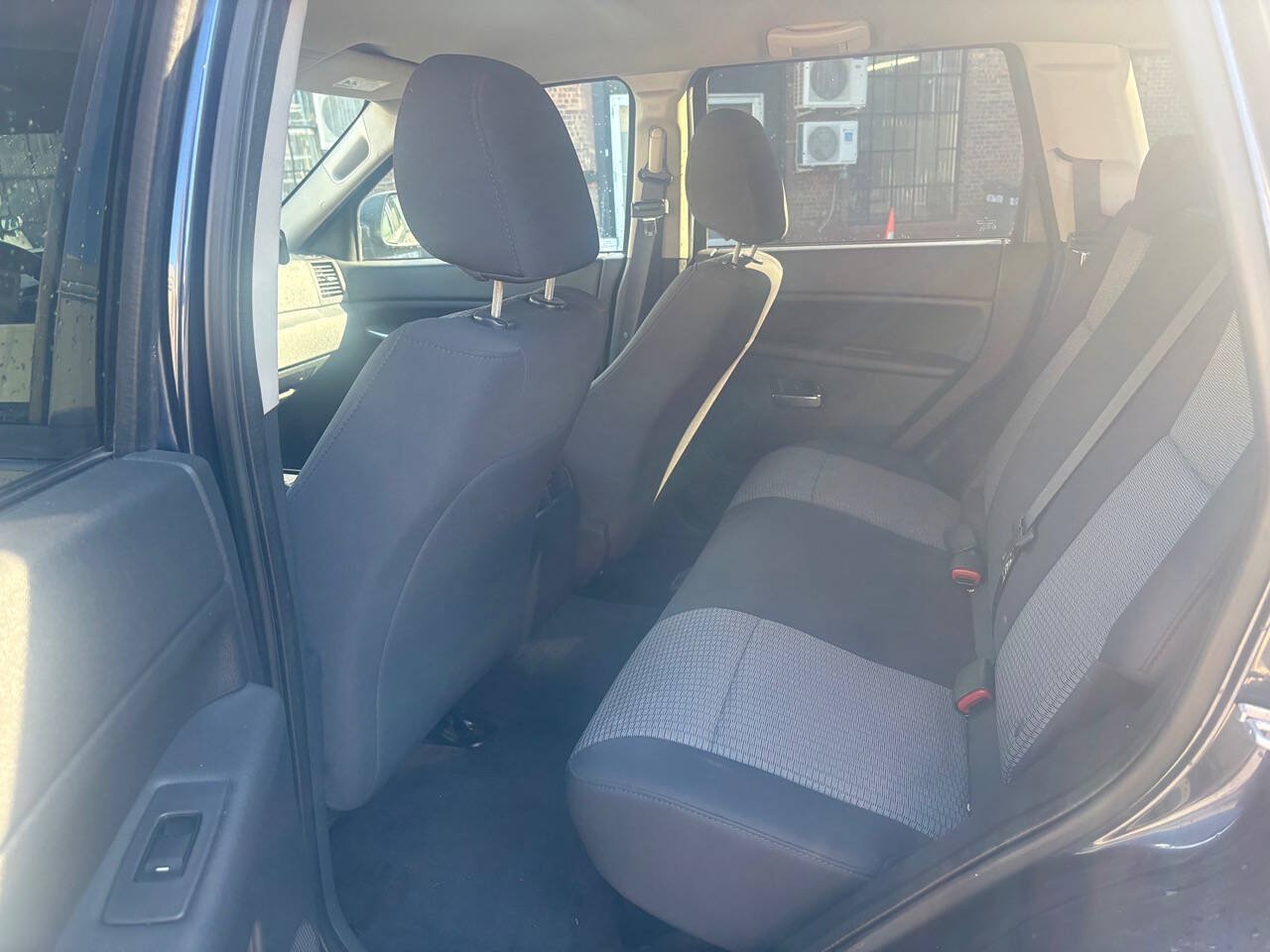 Used 2010 Jeep Grand Cherokee Laredo AWD/4WD image 15