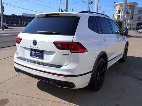 Used 2024 Volkswagen Tiguan SE R-Line AWD/4WD image 5