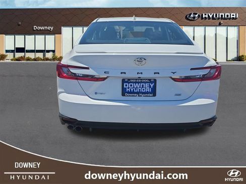 Used 2025 Toyota Camry SE FWD image 4