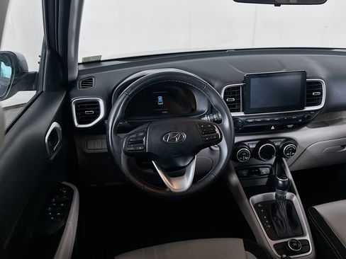 Used 2025 Hyundai Venue SEL FWD image 17