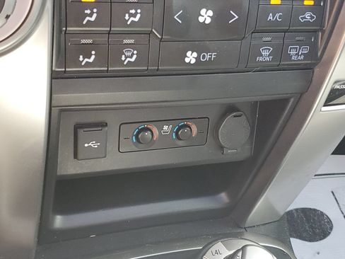 Used 2024 Toyota 4Runner Limited AWD/4WD image 29