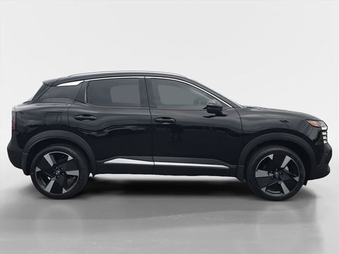 New 2026 Nissan Kicks SR AWD/4WD image 6
