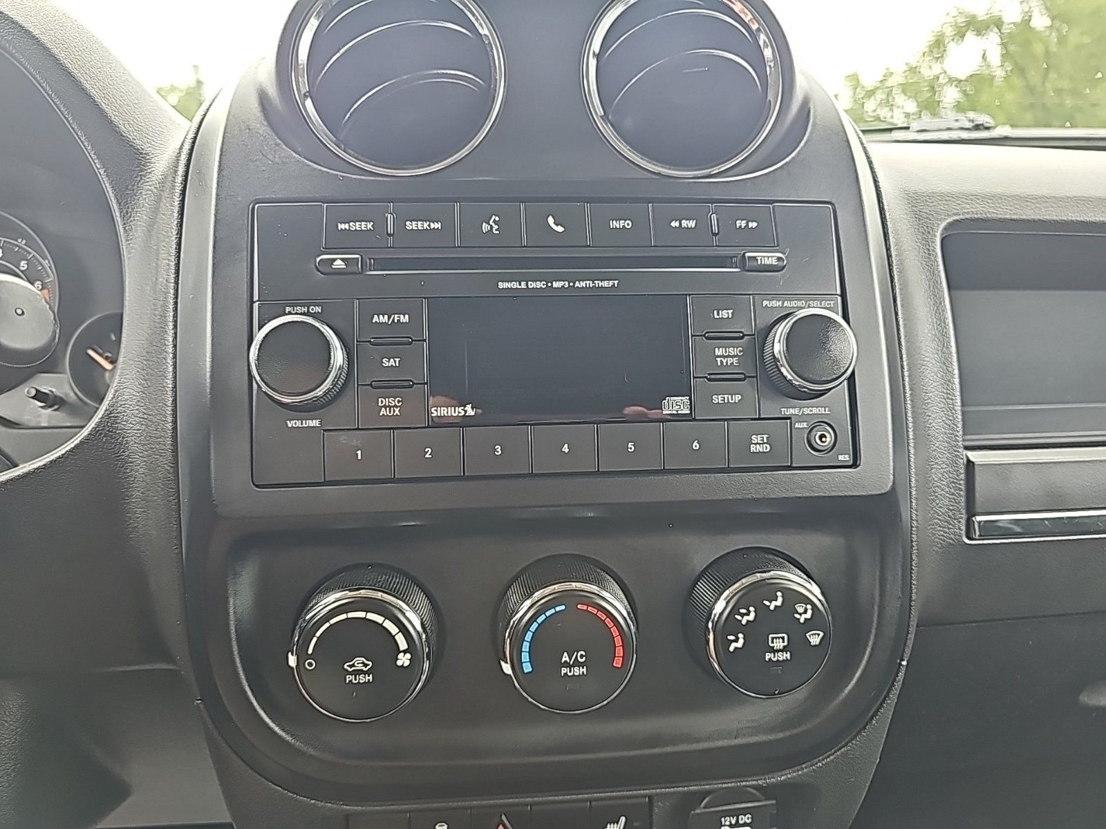 Used 2015 Jeep Patriot Latitude AWD/4WD image 22