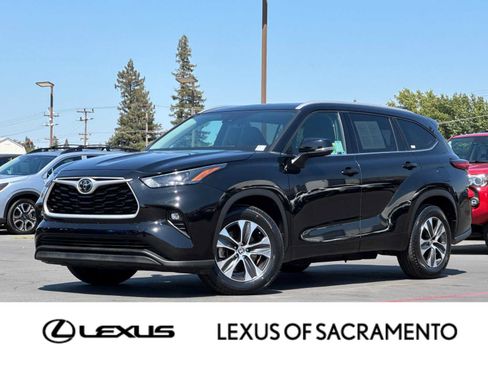 Used 2022 Toyota Highlander XLE FWD image 1